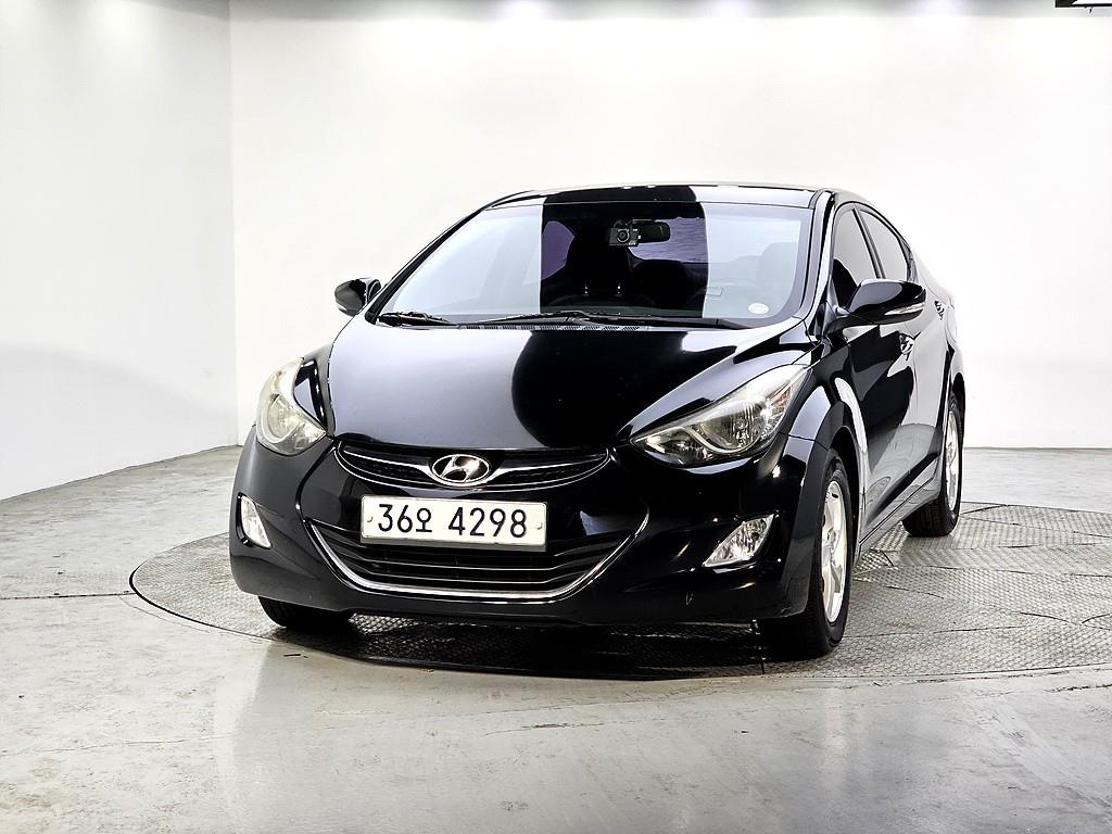 HYUNDAI Avante - Vista 2