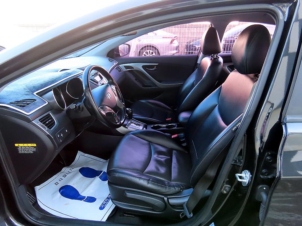 HYUNDAI Avante - Vista 5