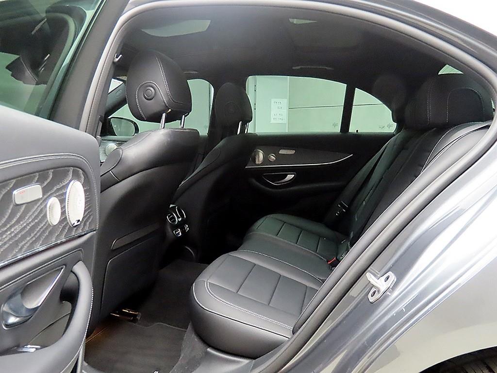 Mercedes Benz E class - Vista 6