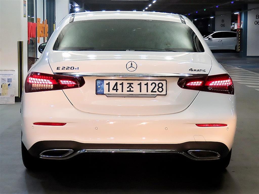 Mercedes Benz E class - Vista 5