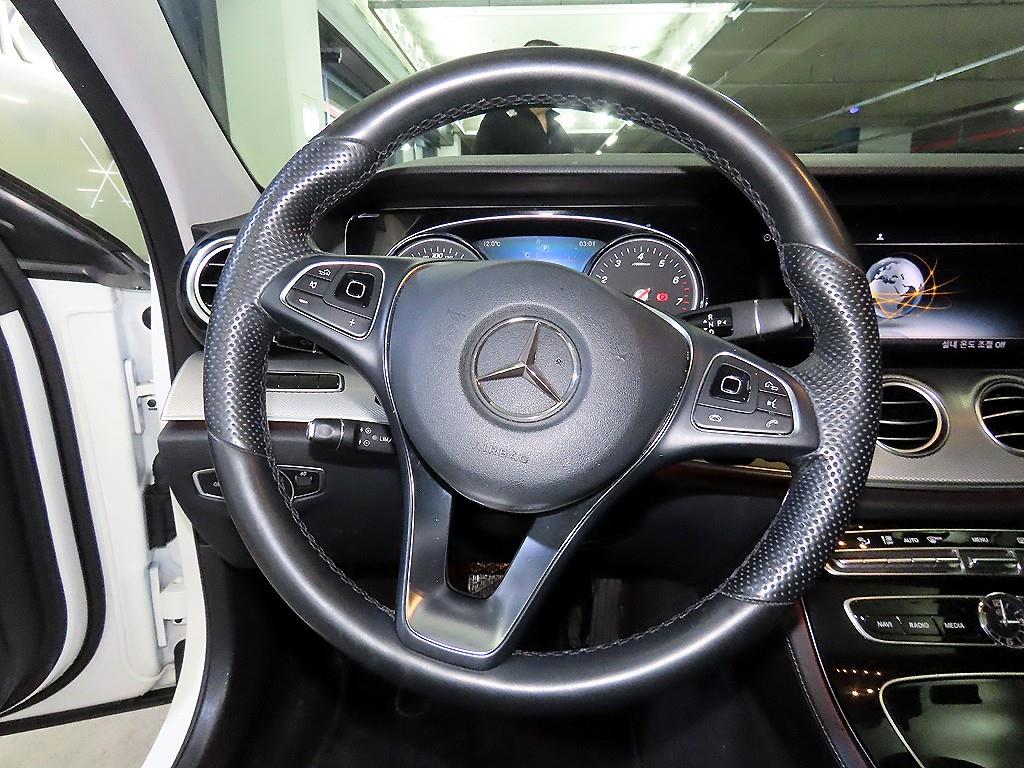 Mercedes Benz E class - Vista 8