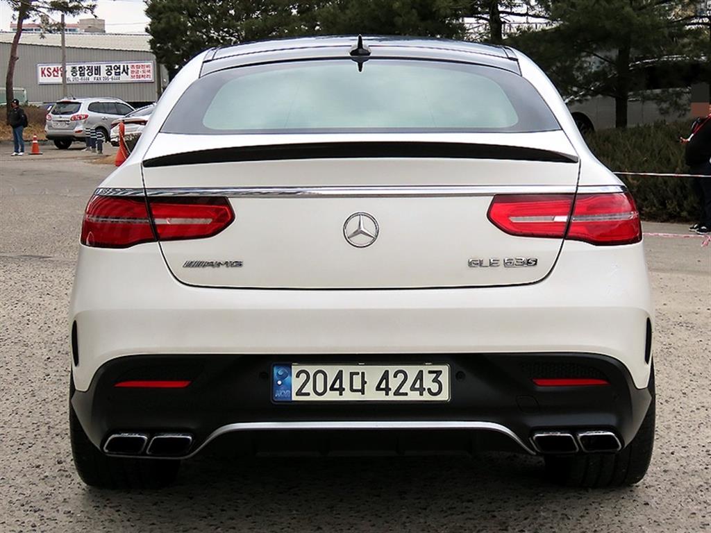 Mercedes Benz GLE Class - Vista 4