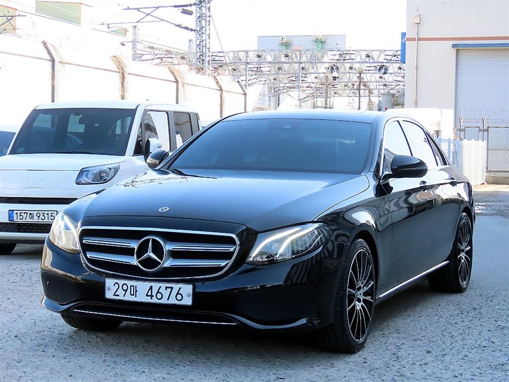 Mercedes Benz E class - Vista 2