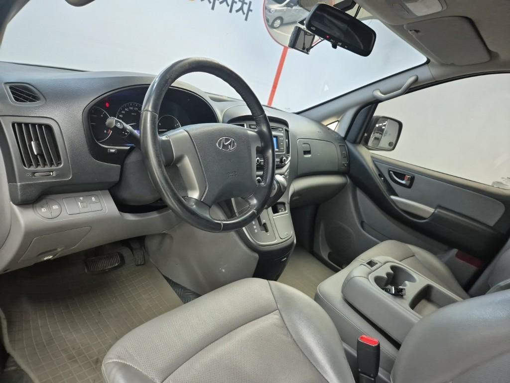 HYUNDAI Starex - Vista 7