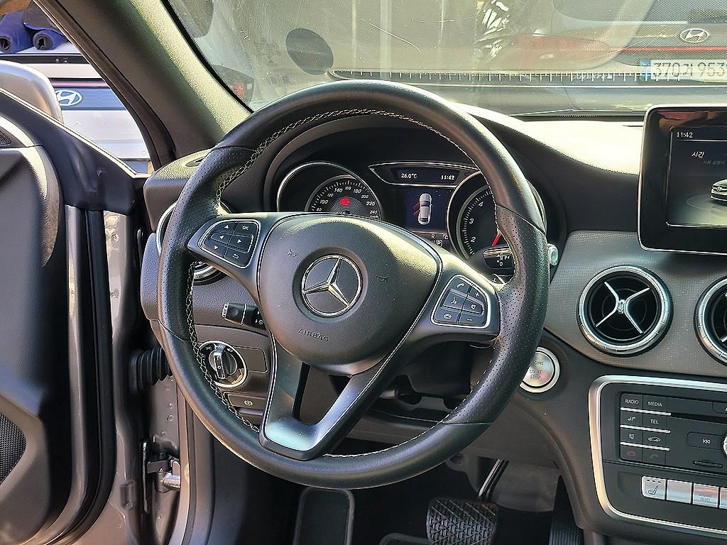 Mercedes Benz CLA Class - Vista 8
