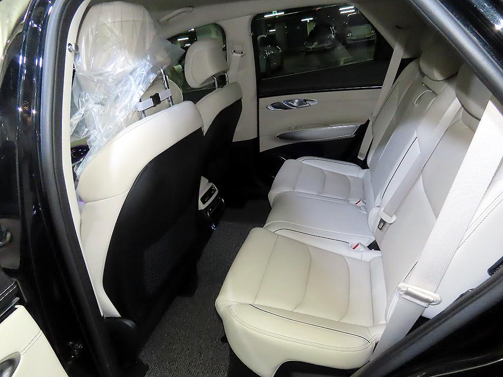 Genesis GV70 - Vista 7