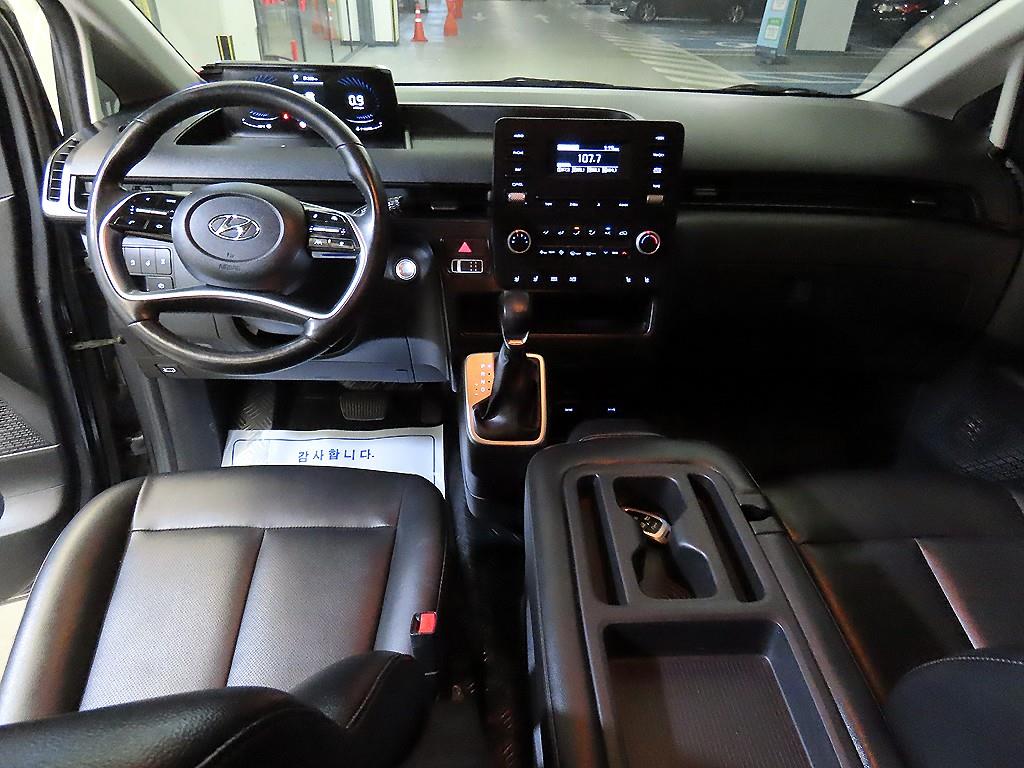 HYUNDAI Staria - Vista 11