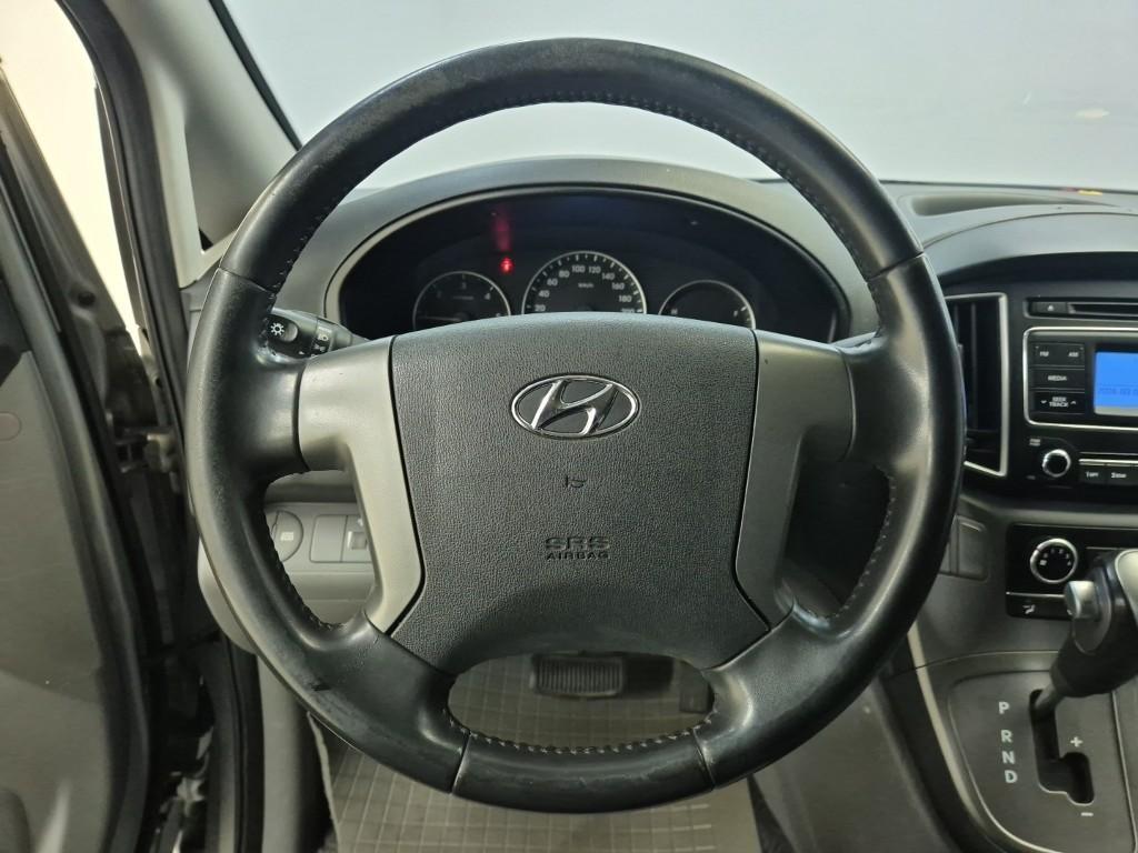 HYUNDAI Starex - Vista 9
