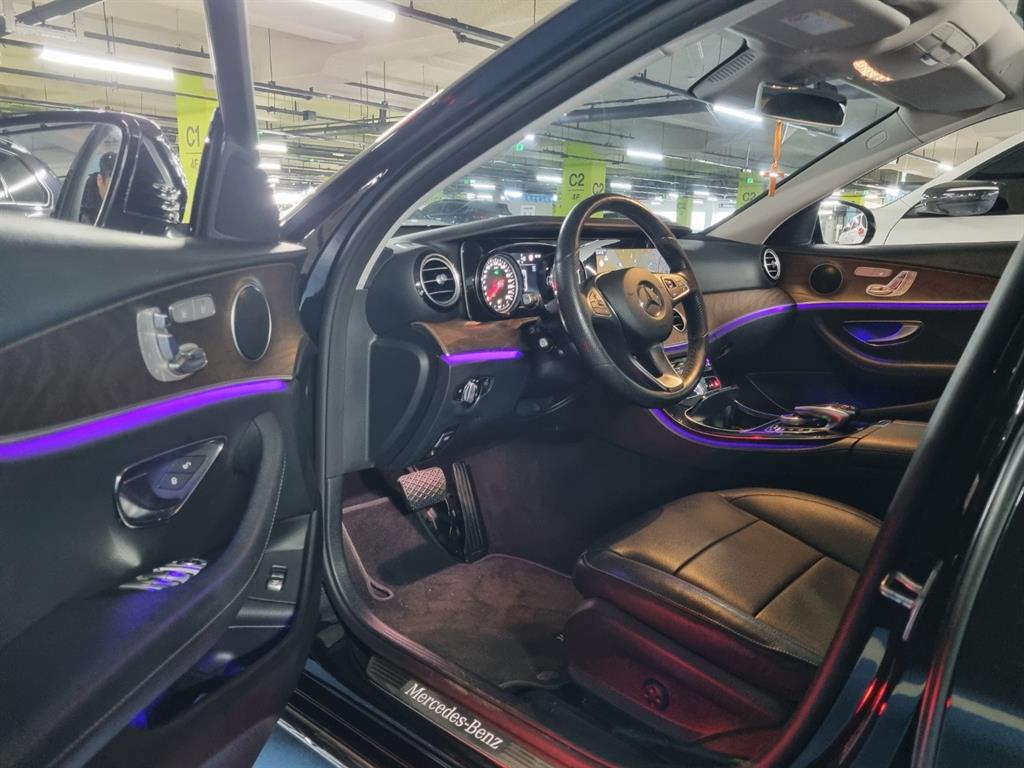 Mercedes Benz E class - Vista 11