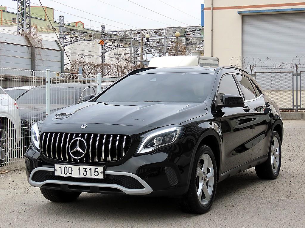 Mercedes Benz GLA Class - Vista 2