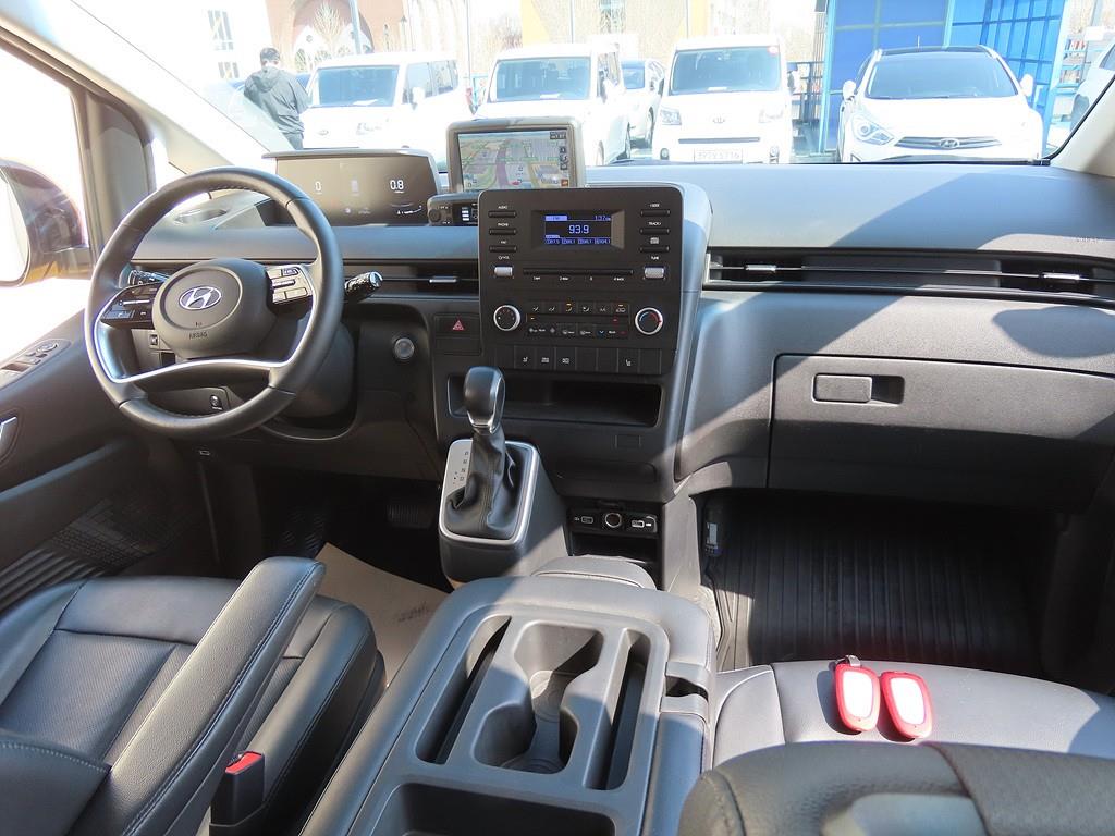 HYUNDAI Staria - Vista 5
