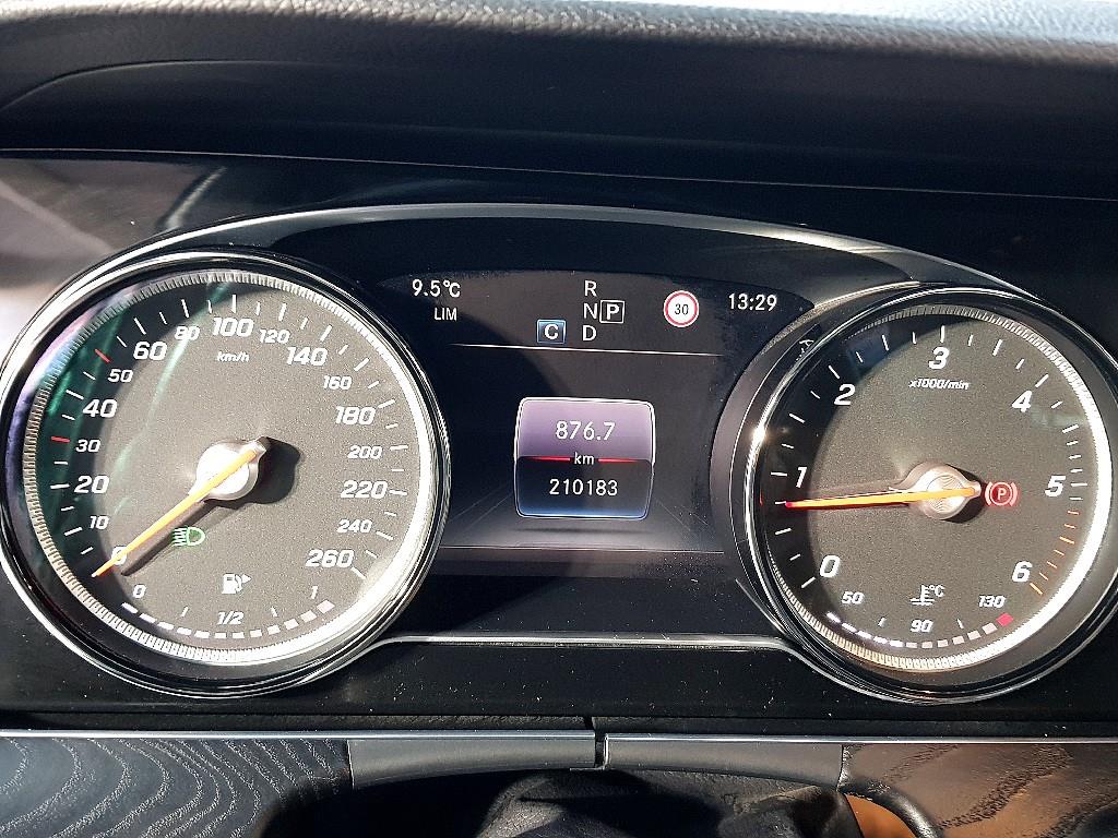 Mercedes Benz E class - Vista 7