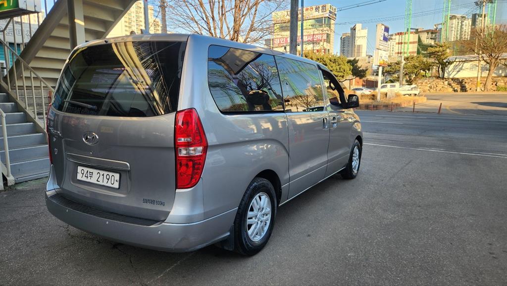 HYUNDAI Starex - Vista 4