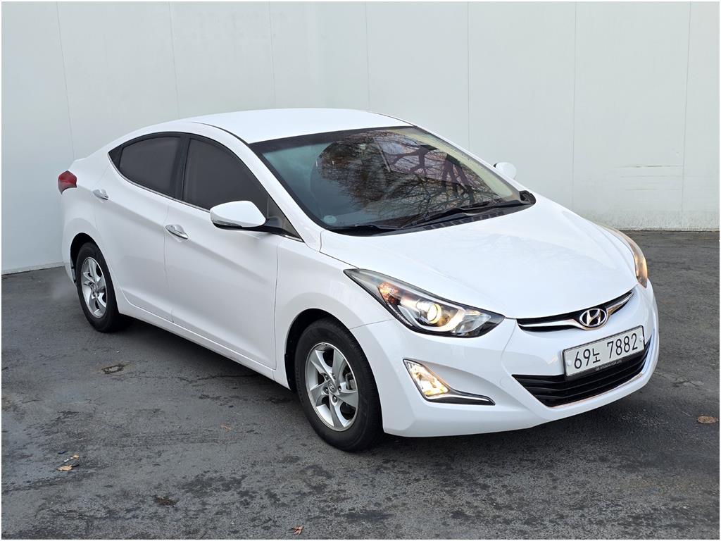 HYUNDAI Avante - Vista 3