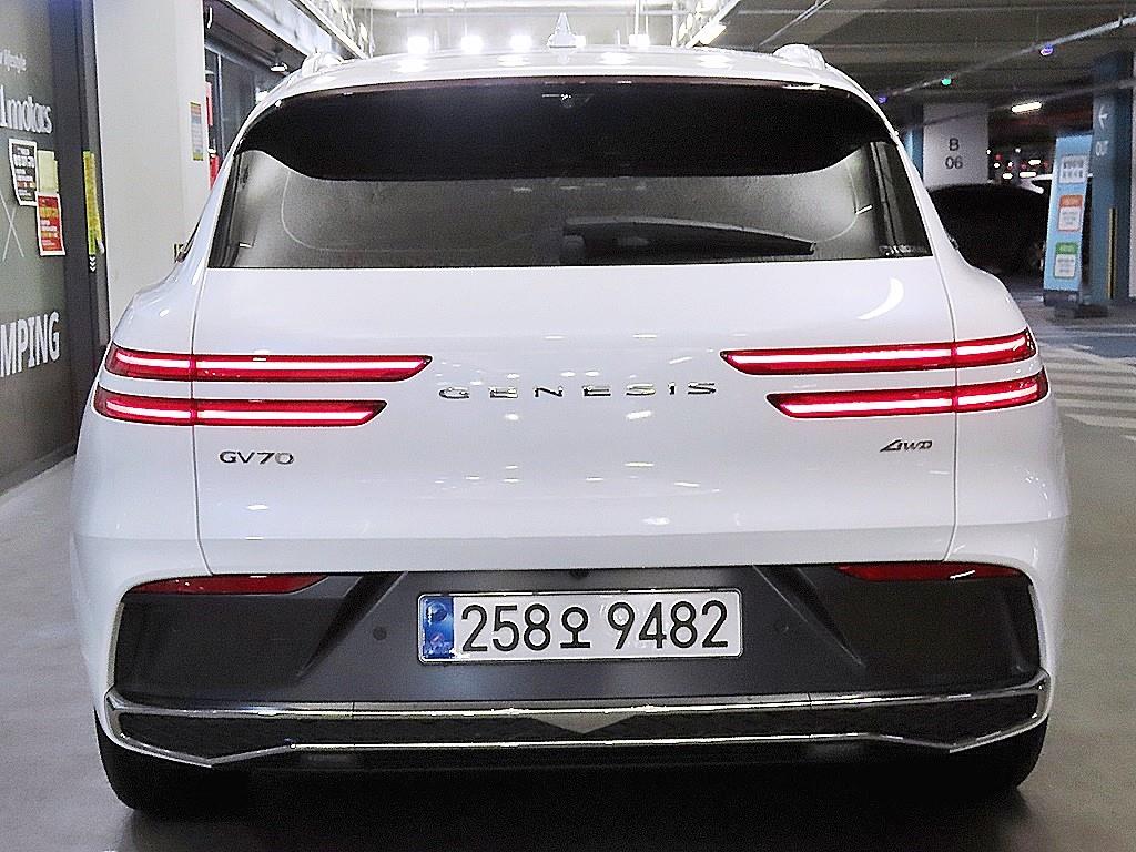 Genesis GV70 - Vista 5