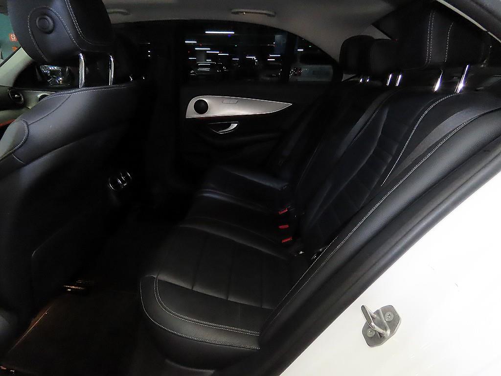 Mercedes Benz E class - Vista 7