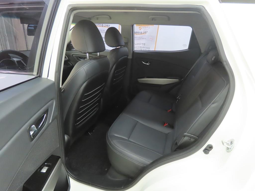 Ssangyong Tivoli - Vista 6