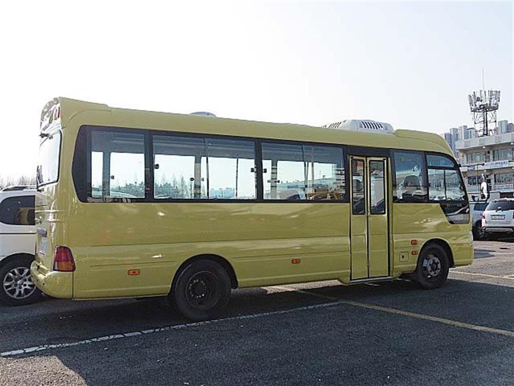 medium and large bus Hyundai bus - Vista 9