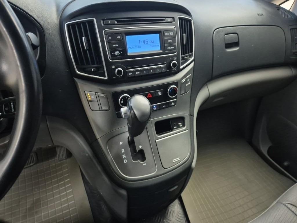 HYUNDAI Starex - Vista 10
