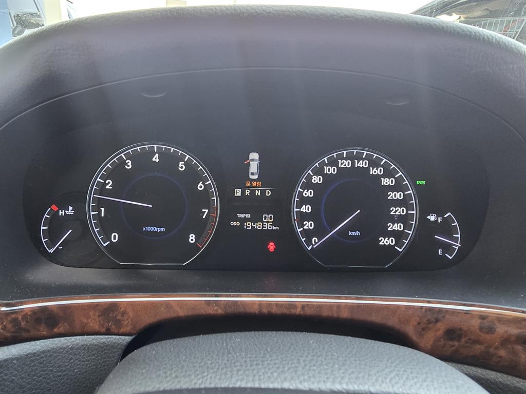 HYUNDAI Equus - Vista 2