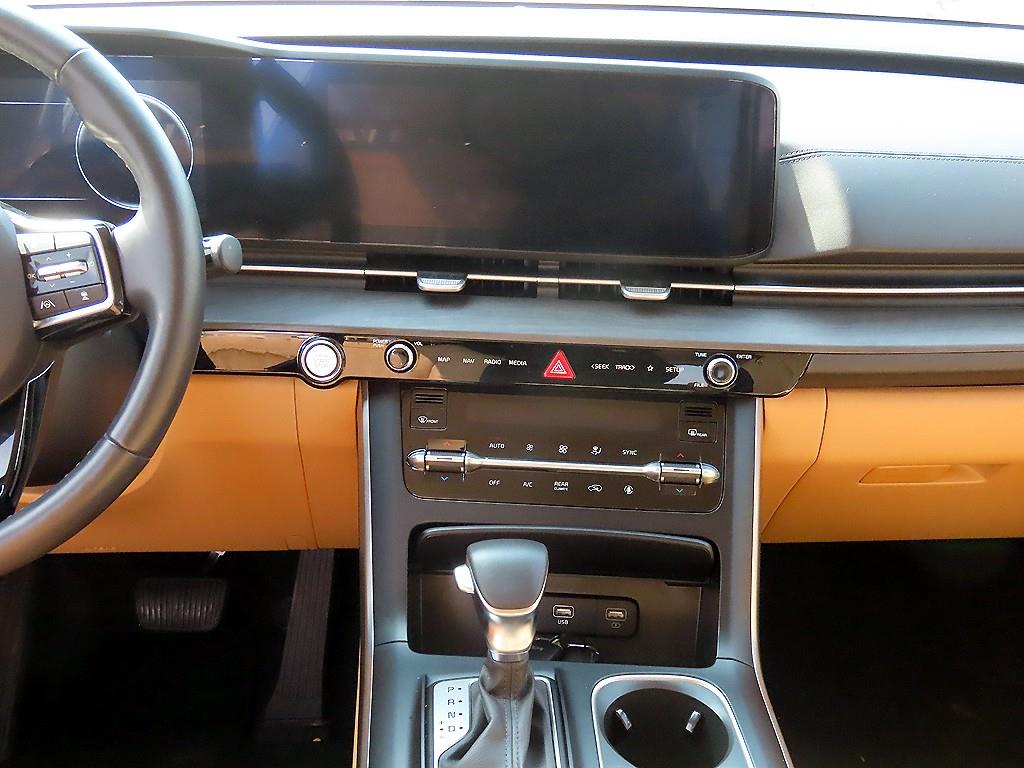 KIA Carnival - Vista 11