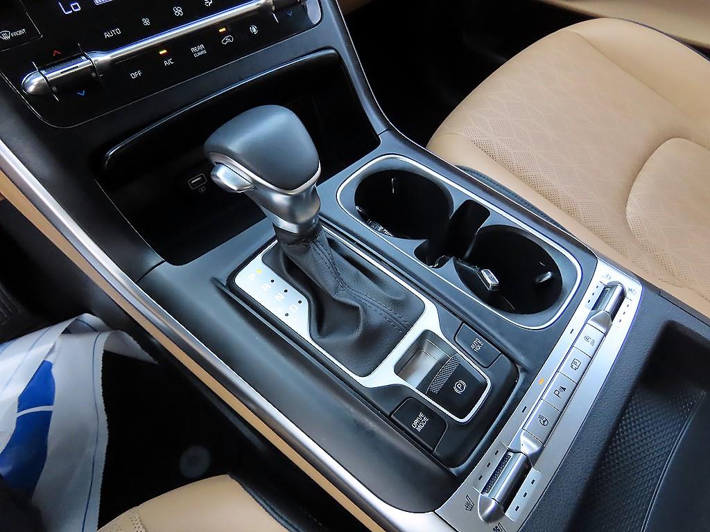 KIA Carnival - Vista 11