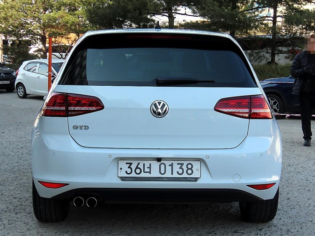 Volkswagen Golf - Vista 4