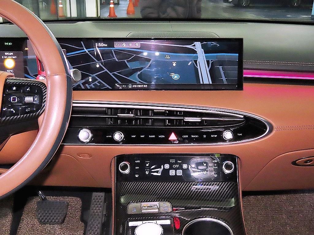 Genesis GV70 - Vista 11