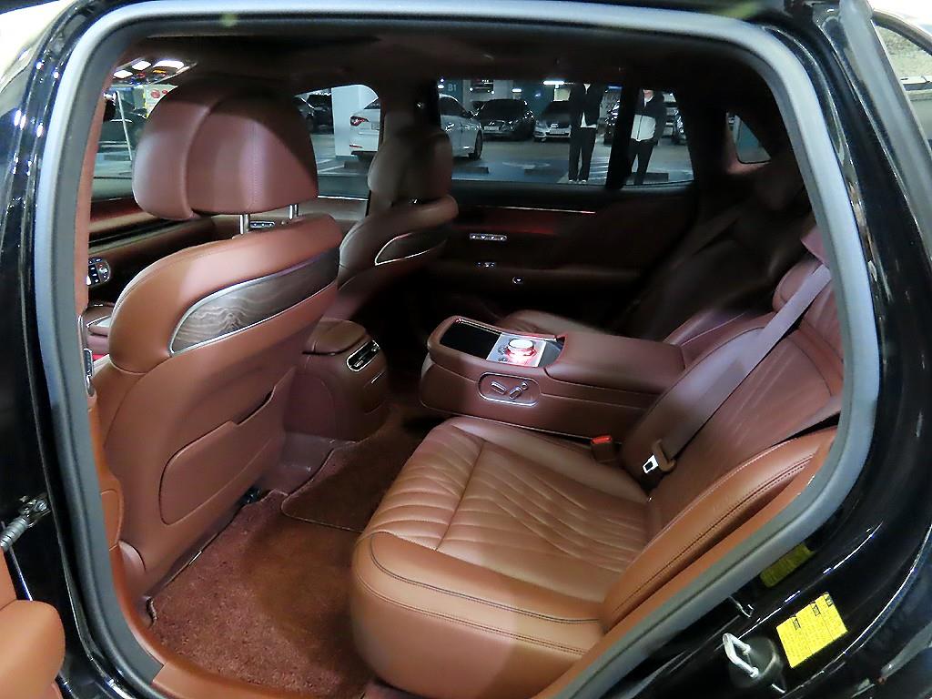 Genesis G90 - Vista 7