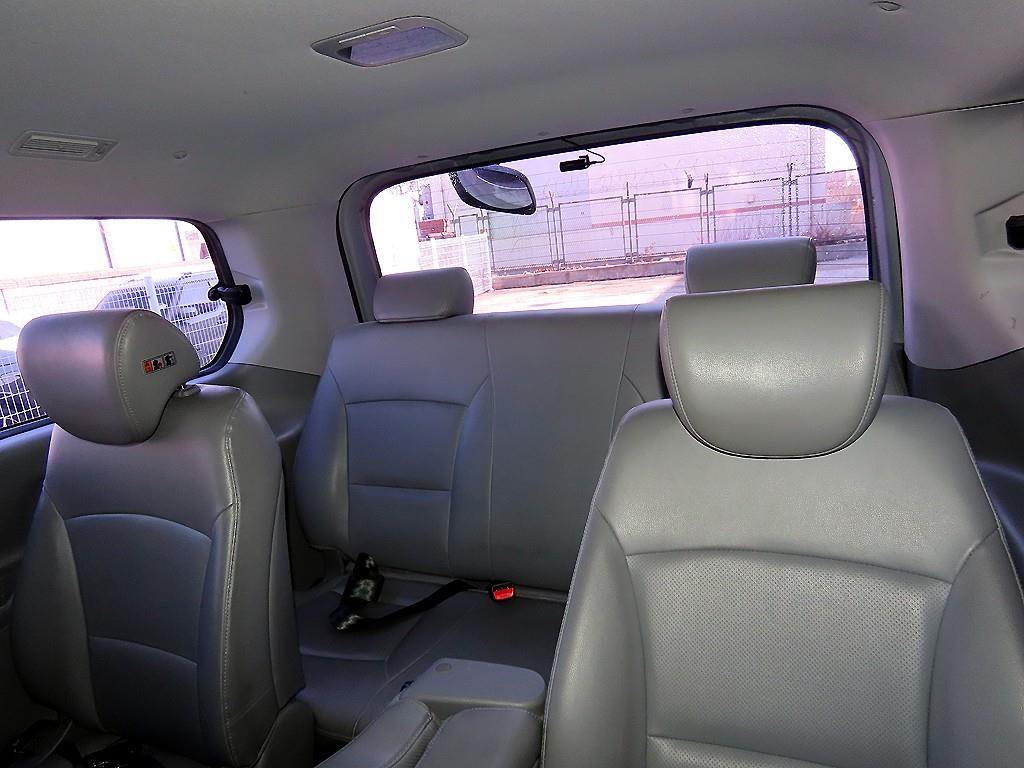 HYUNDAI Starex - Vista 7