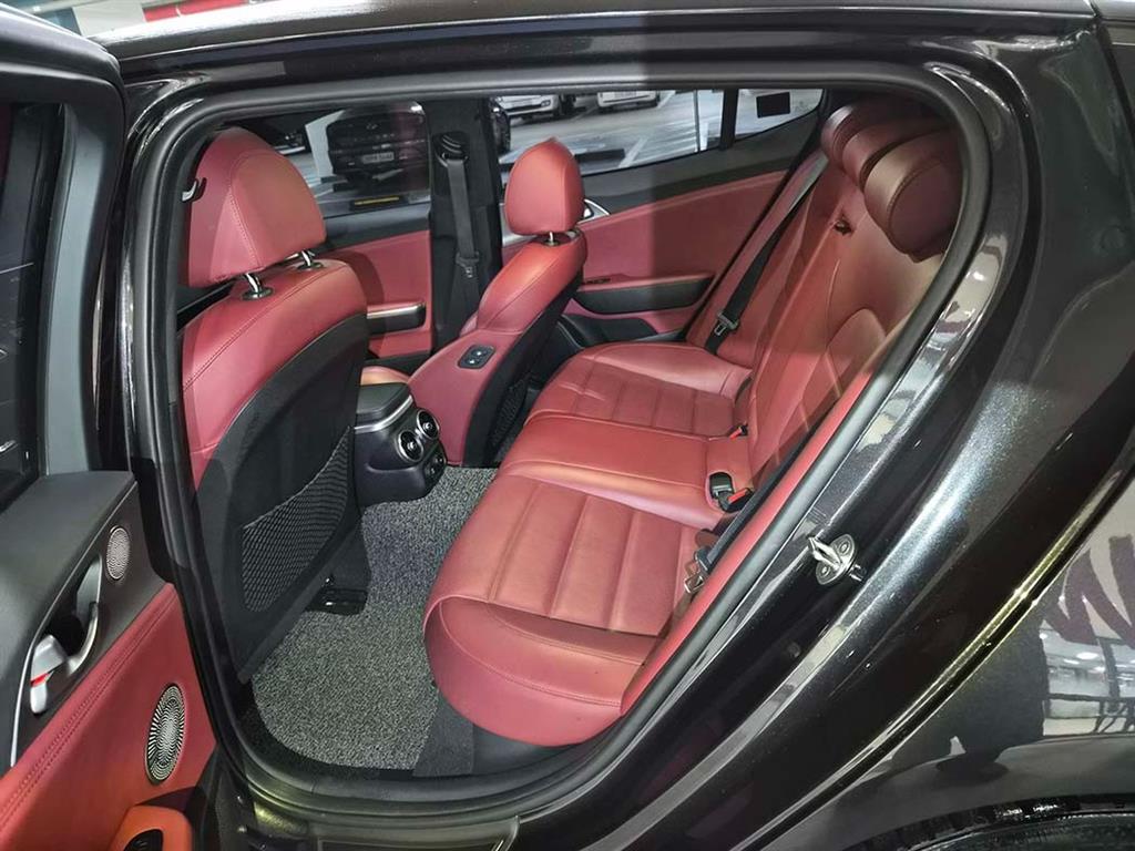 KIA Stinger - Vista 7