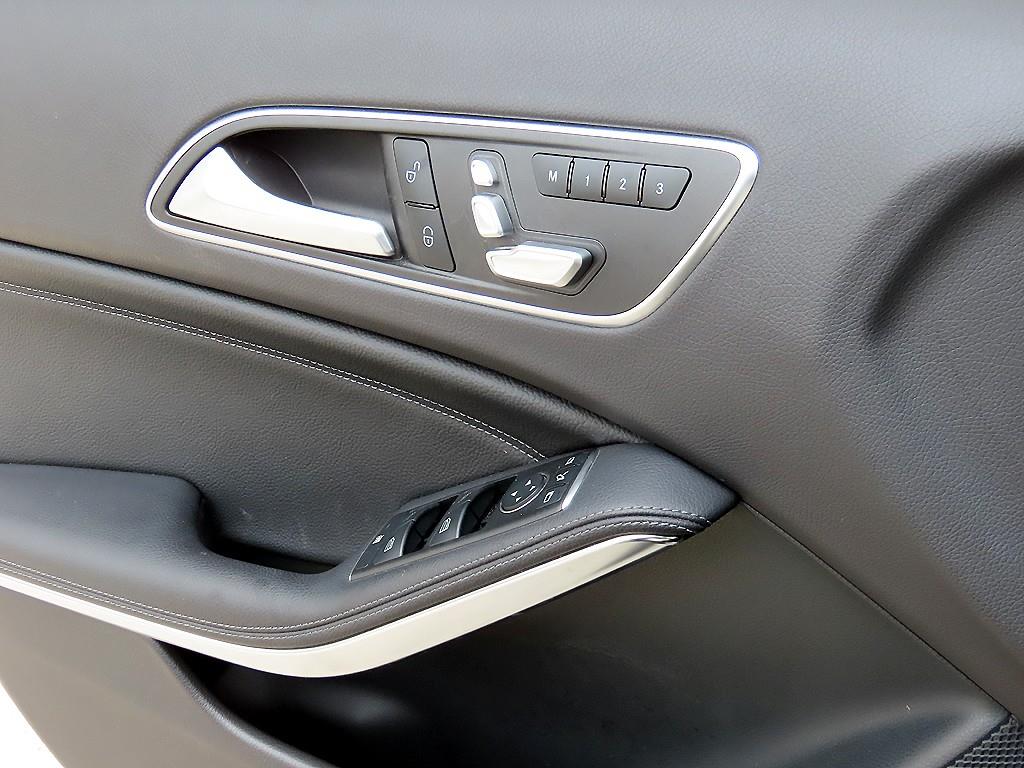 Mercedes Benz GLA Class - Vista 11