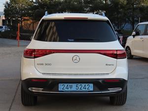 Mercedes Benz EQB - Vista 8