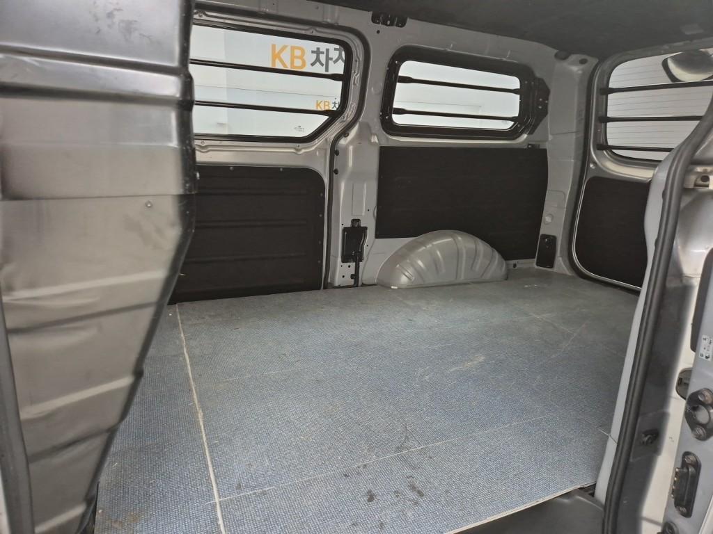 HYUNDAI Starex - Vista 12