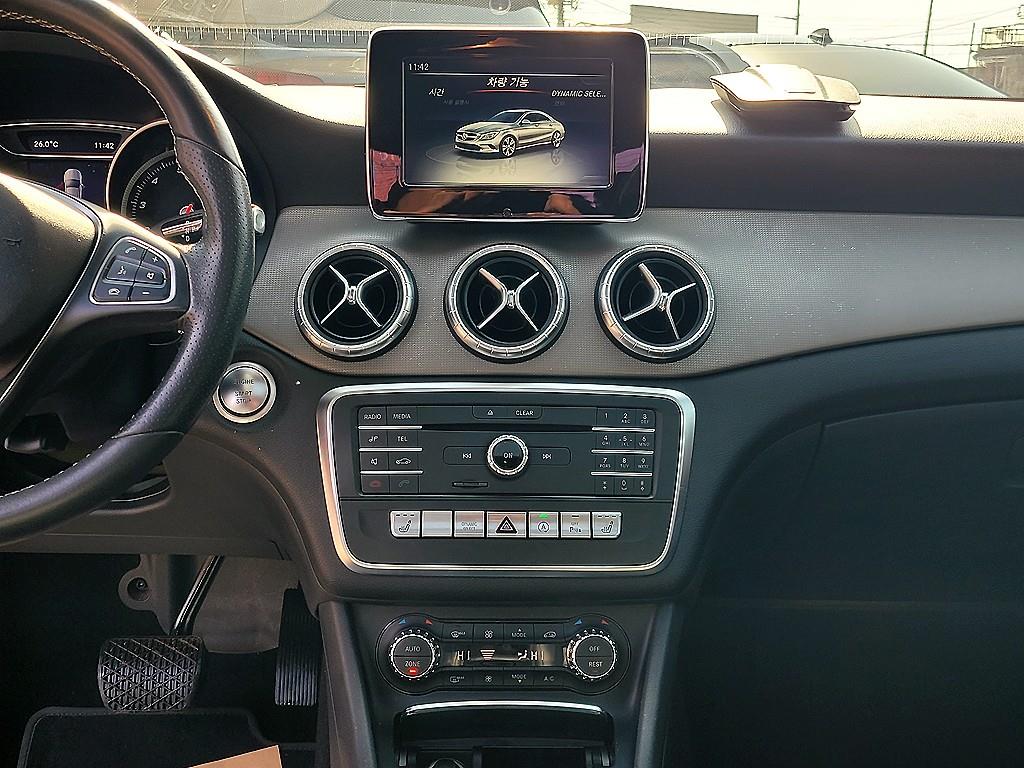 Mercedes Benz CLA Class - Vista 10