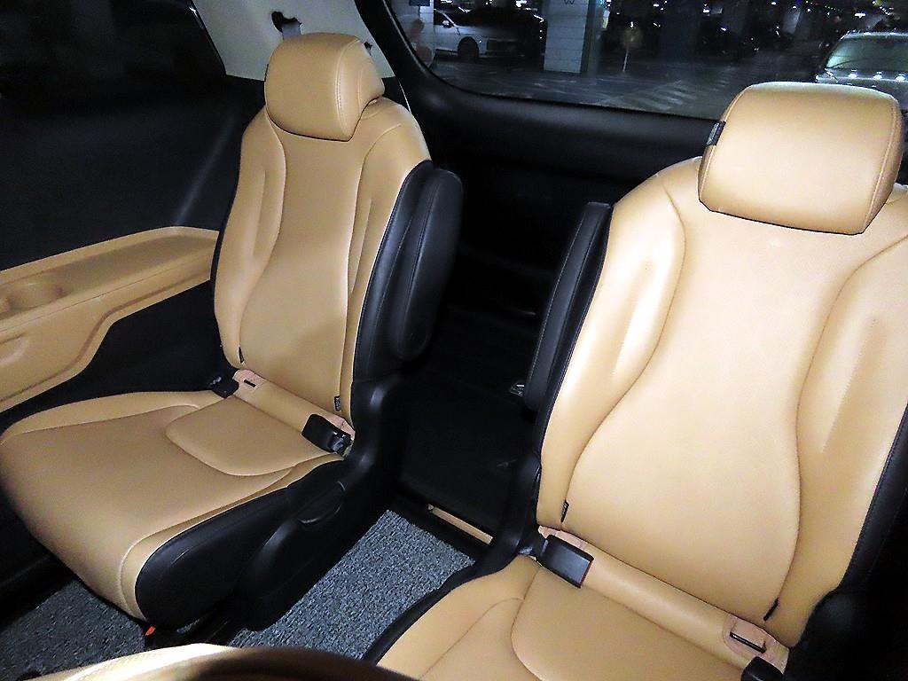 KIA Carnival - Vista 8