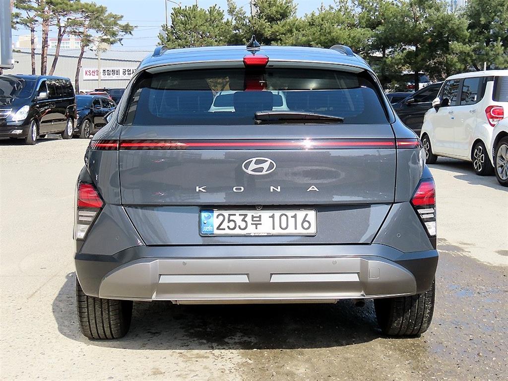 HYUNDAI Kona - Vista 4