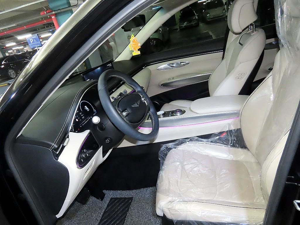 Genesis GV70 - Vista 6