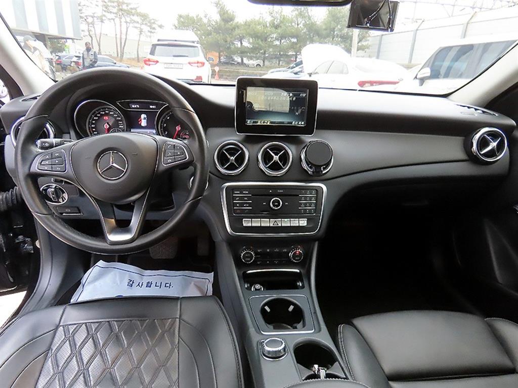 Mercedes Benz GLA Class - Vista 7