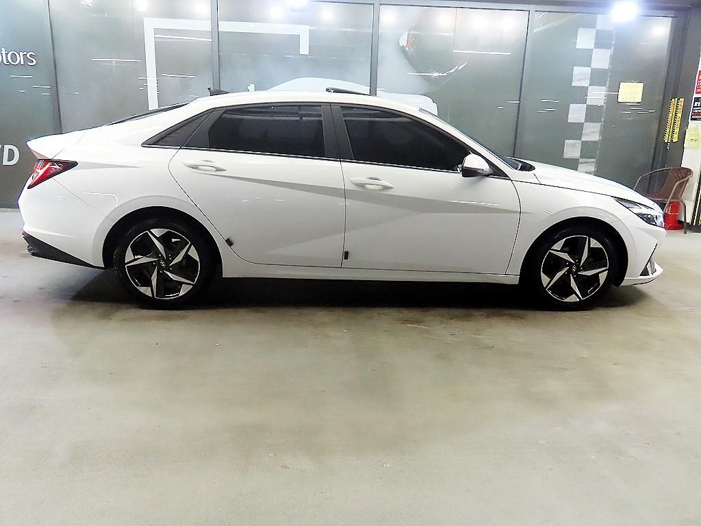 HYUNDAI Avante - Vista 3