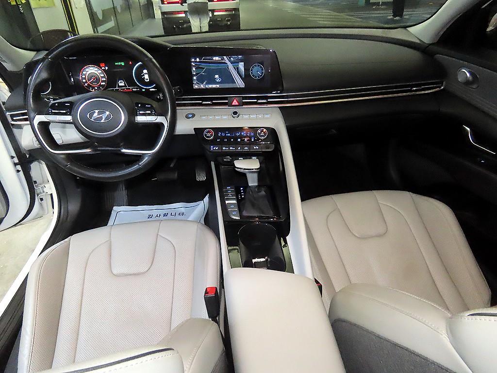 HYUNDAI Avante - Vista 10