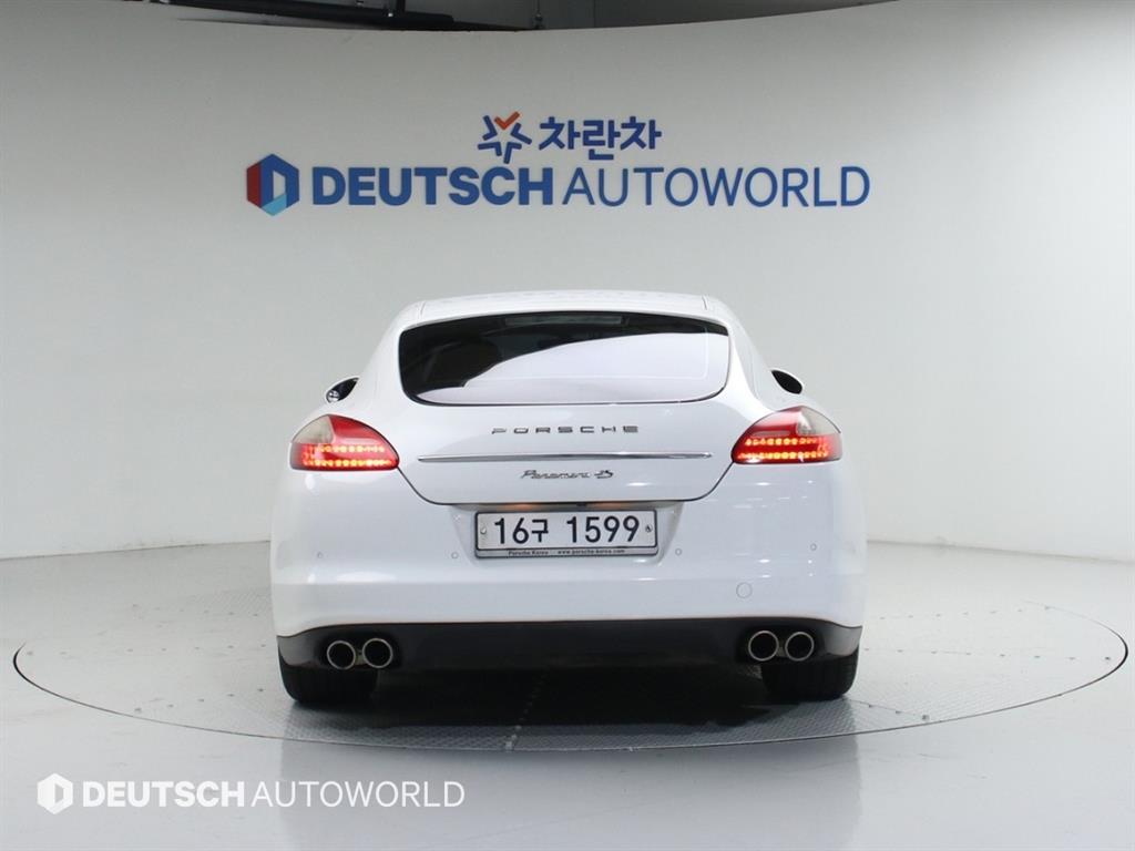 Porsche Panamera - Vista 4