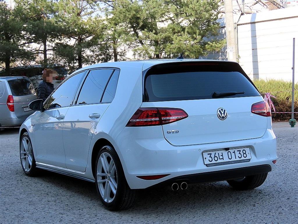 Volkswagen Golf - Vista 3