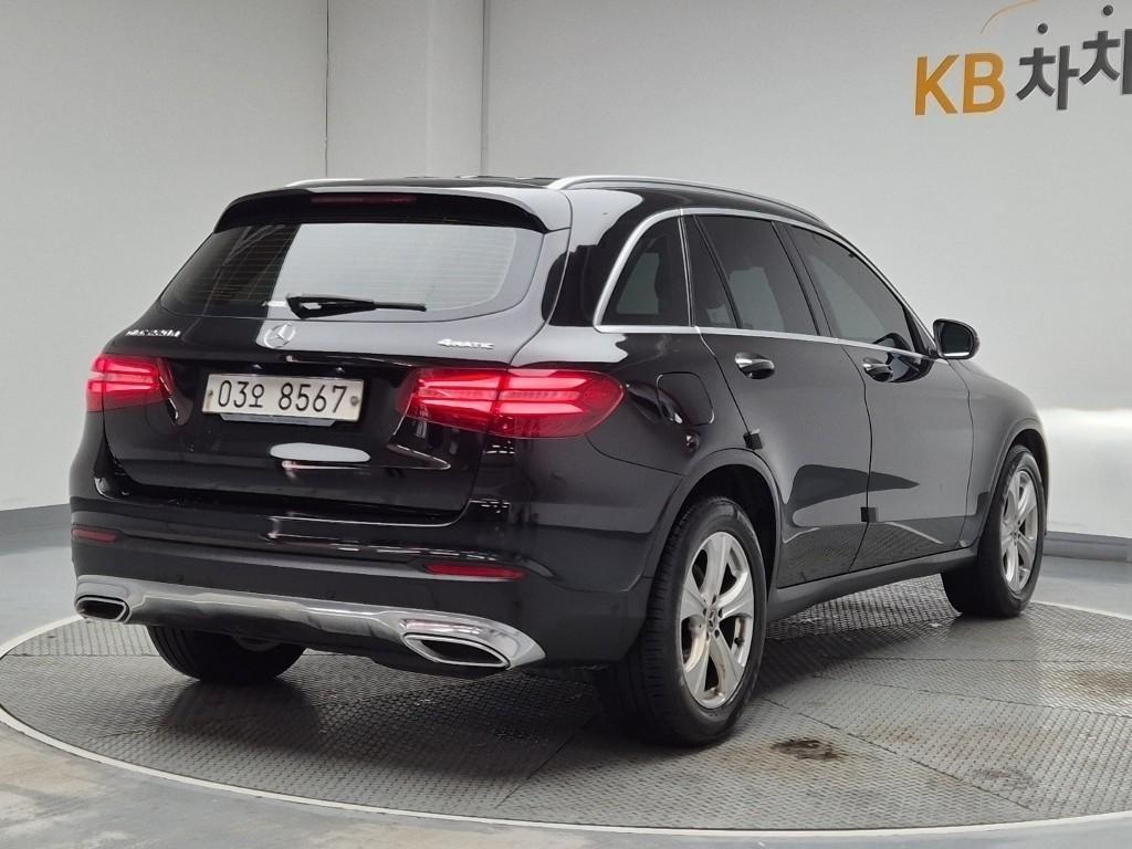 Mercedes Benz GLC Class - Vista 3