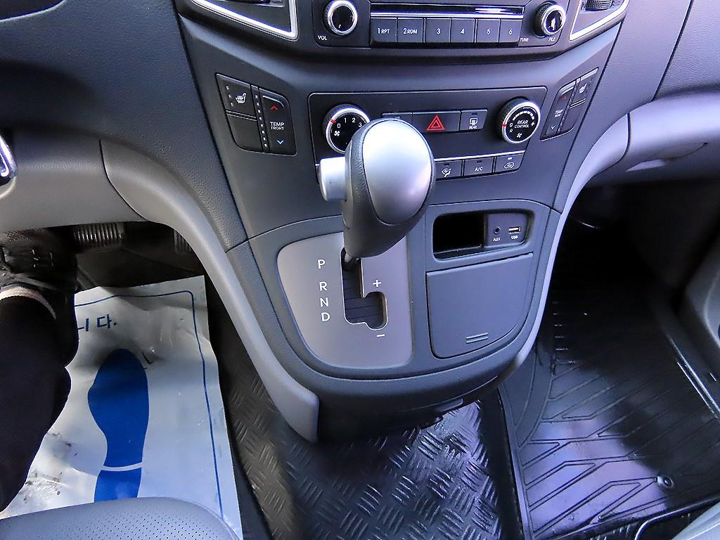 HYUNDAI Starex - Vista 11