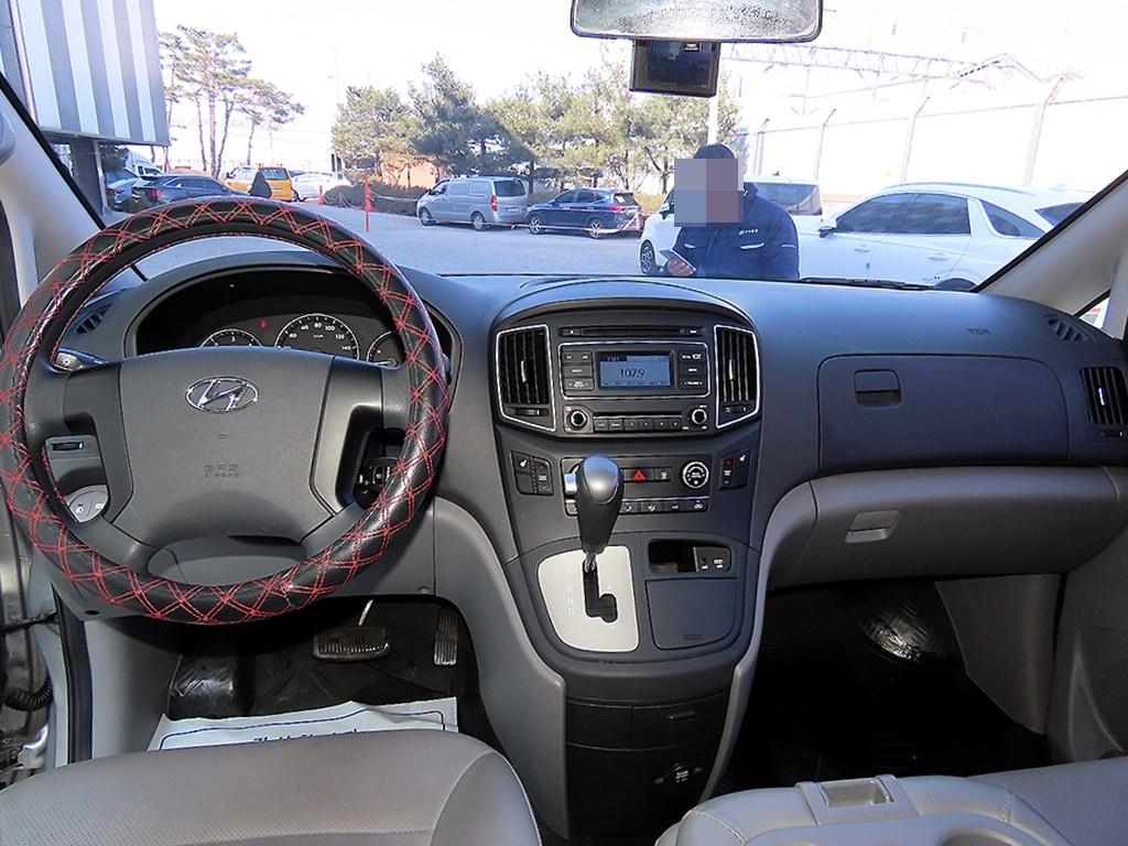 HYUNDAI Starex - Vista 8