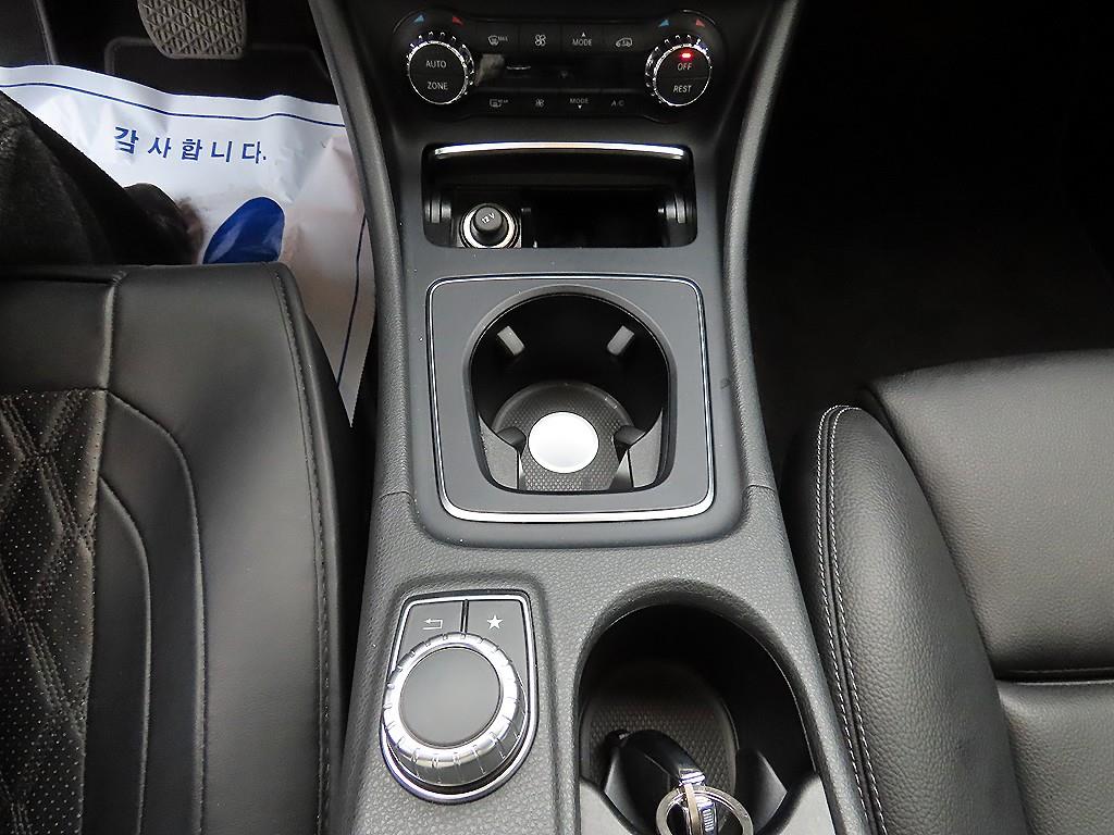 Mercedes Benz GLA Class - Vista 12