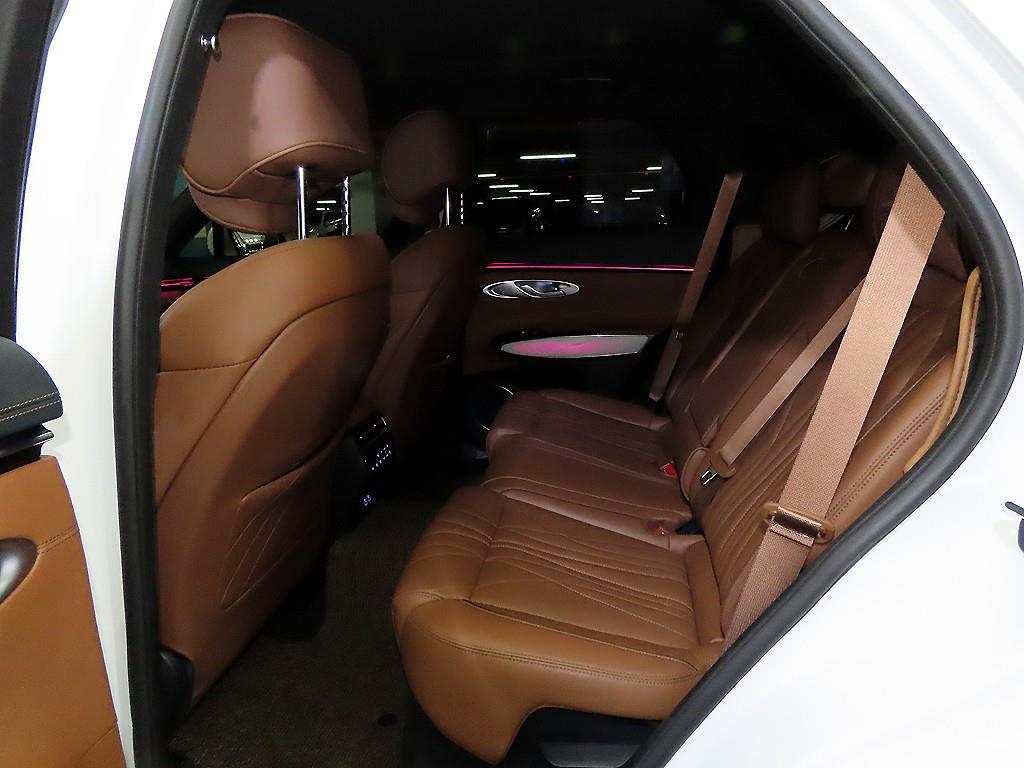 Genesis GV70 - Vista 7