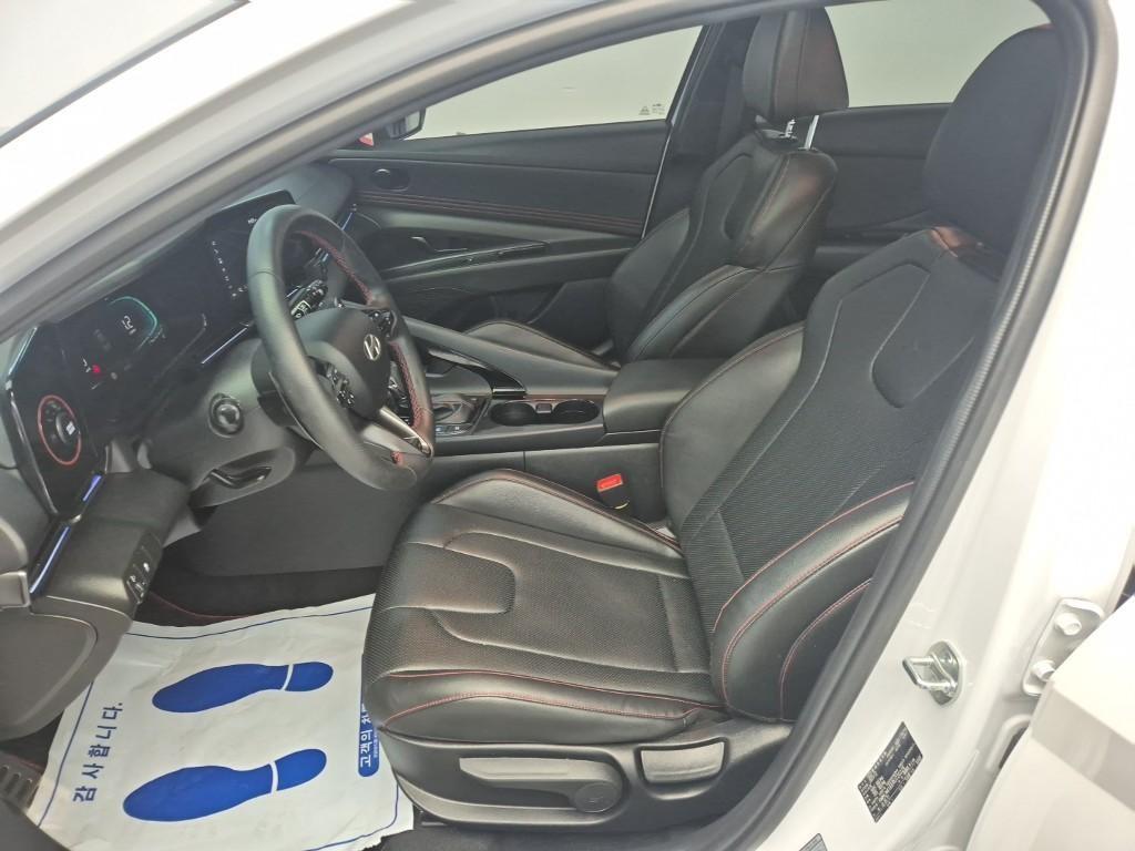 HYUNDAI Avante - Vista 9