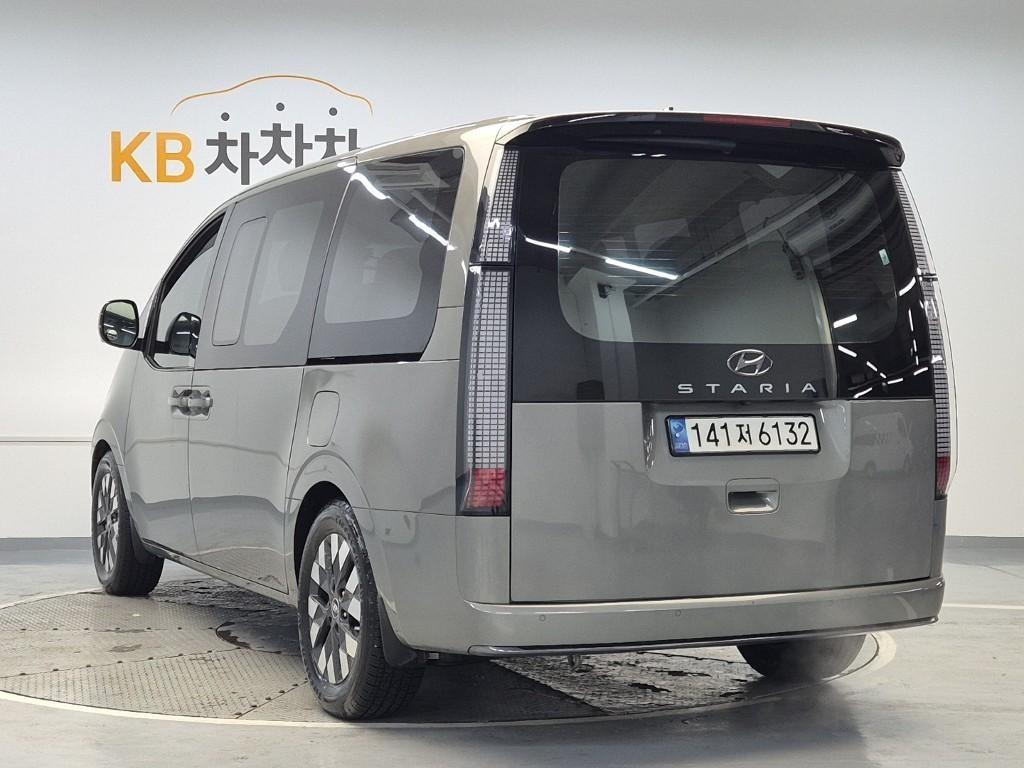 HYUNDAI Staria - Vista 2